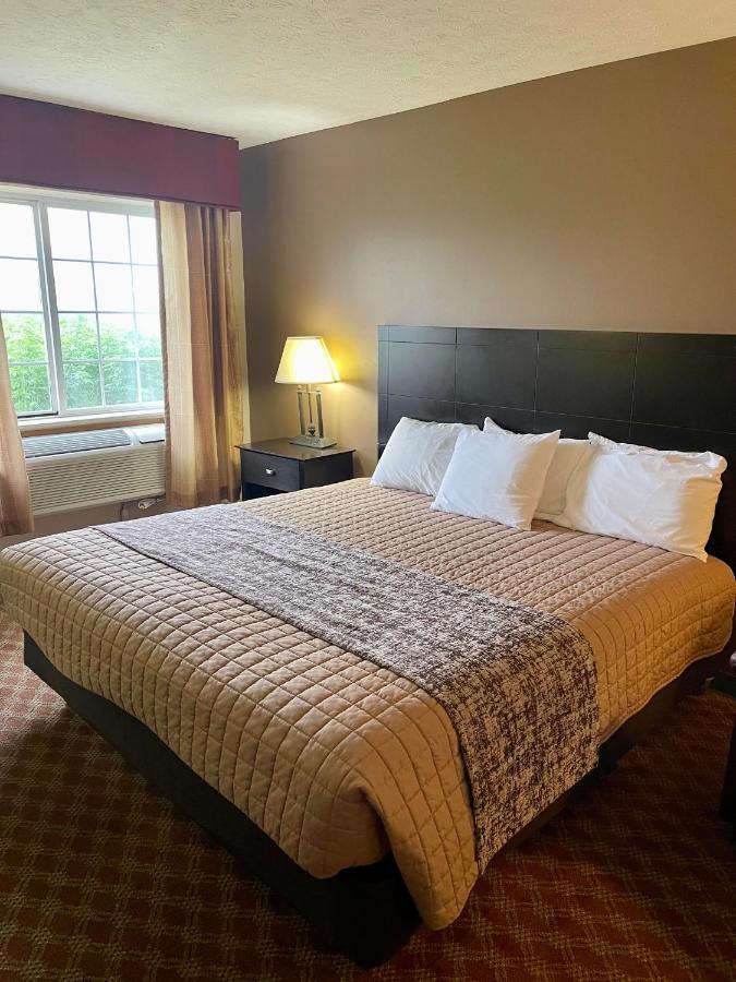 Connersville The Woodridge Inn מראה חיצוני תמונה