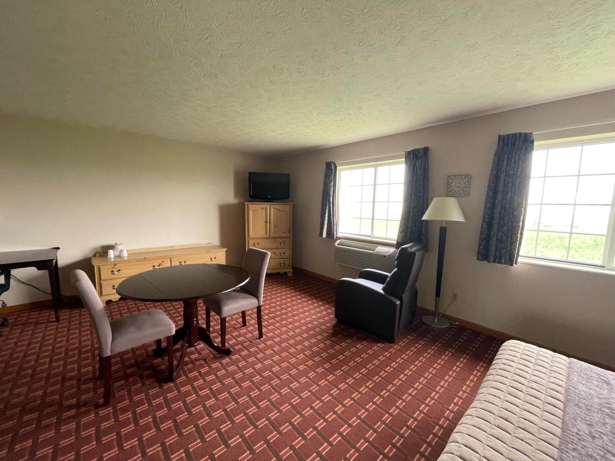 Connersville The Woodridge Inn מראה חיצוני תמונה