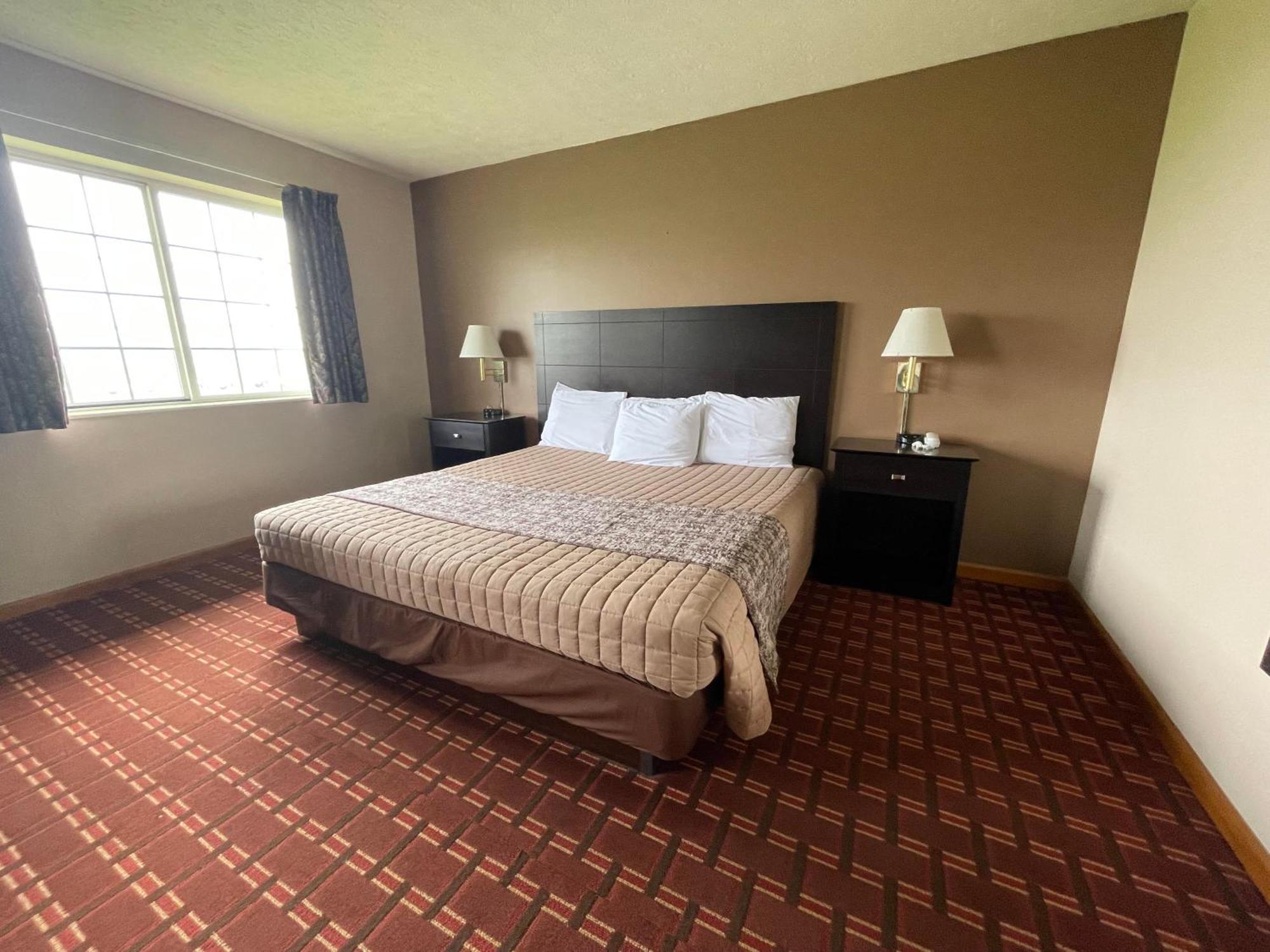 Connersville The Woodridge Inn מראה חיצוני תמונה