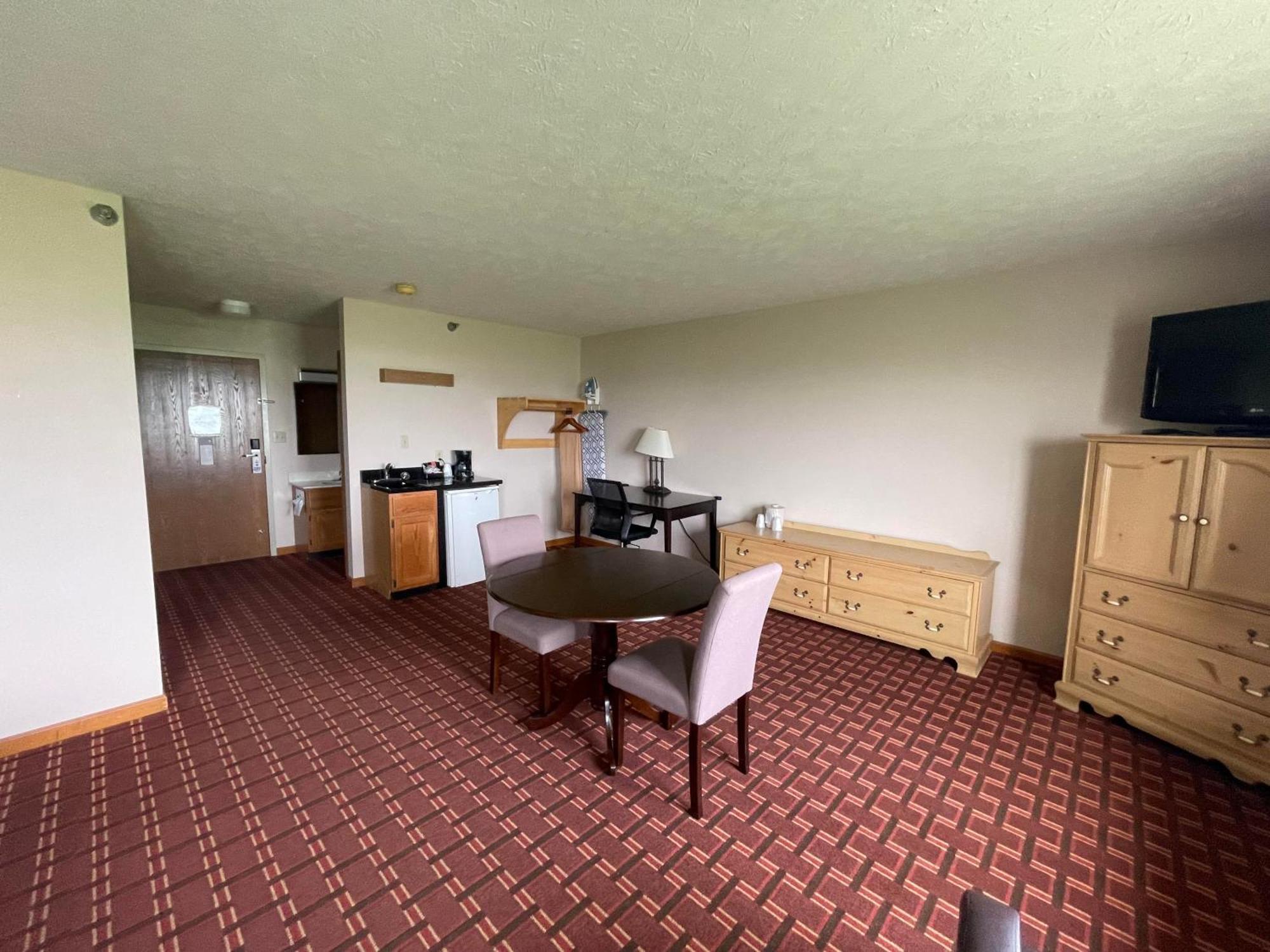 Connersville The Woodridge Inn מראה חיצוני תמונה