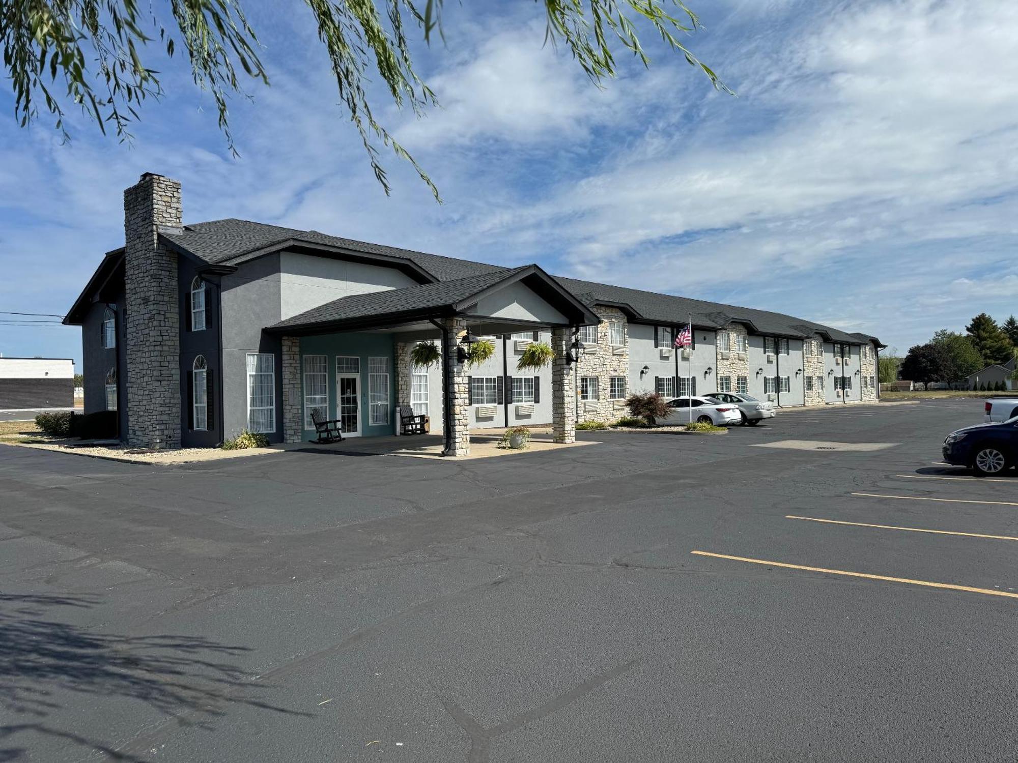 Connersville The Woodridge Inn מראה חיצוני תמונה