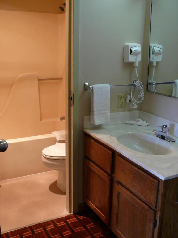 Connersville The Woodridge Inn חדר תמונה