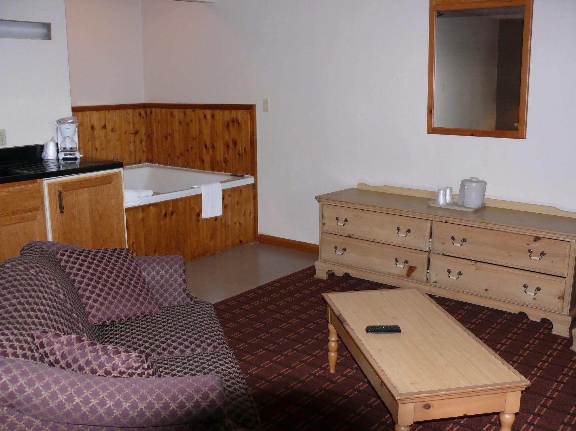 Connersville The Woodridge Inn מראה חיצוני תמונה