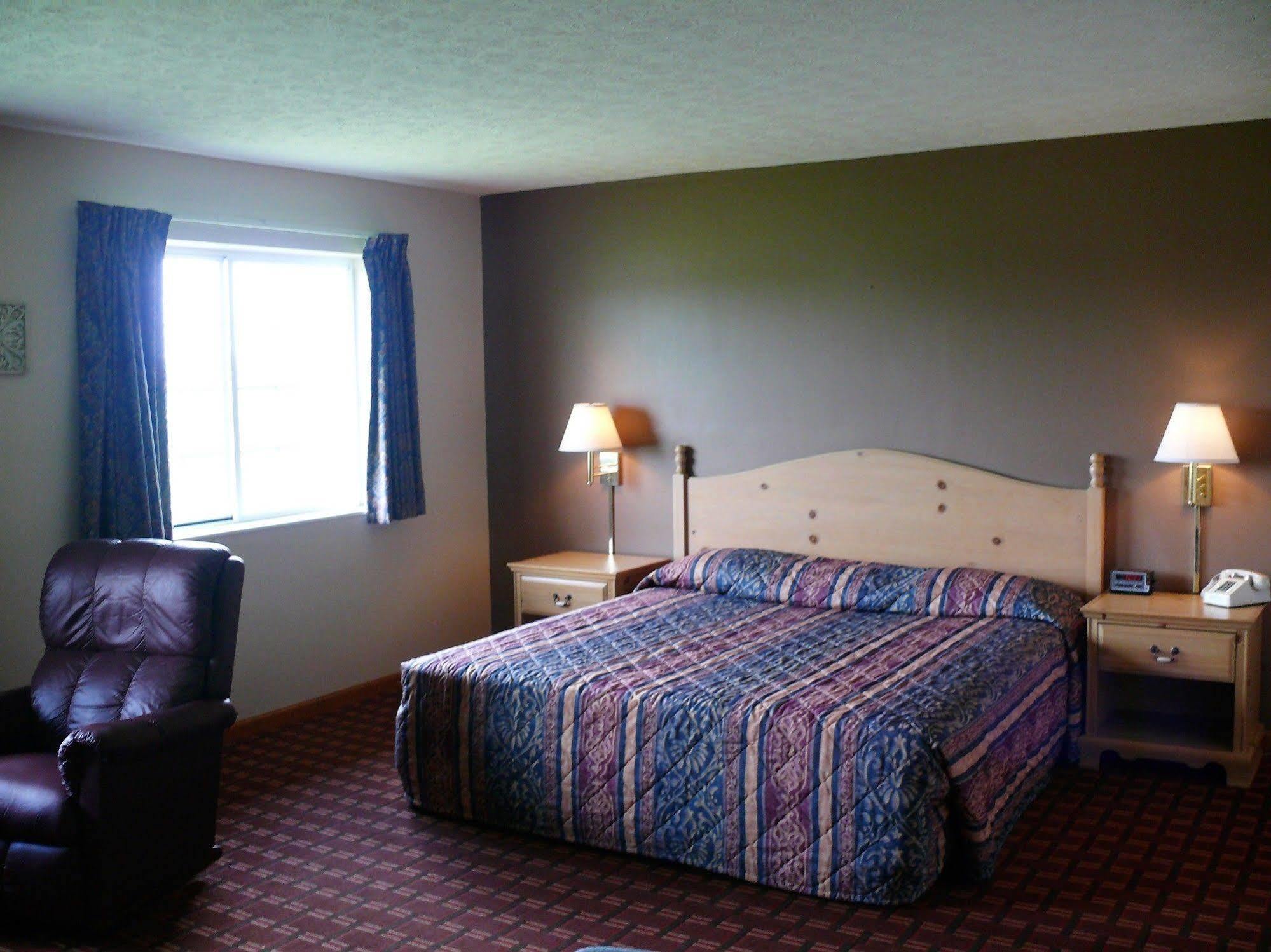 Connersville The Woodridge Inn מראה חיצוני תמונה